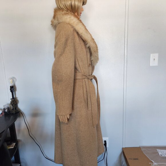 #679 Wool blend/lamb fur coat - Picture 4 of 4